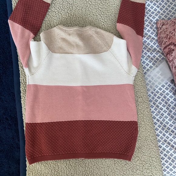 NWOT H & M Light Sweater - Picture 2 of 5